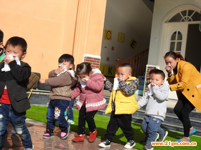 貴州松桃鴻合偉才幼兒園消防演習活動