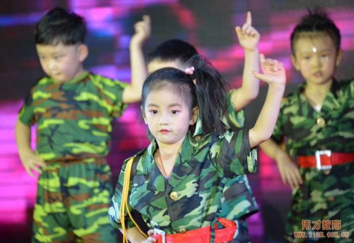山西呂梁永寧偉才幼兒園:“慶元旦,迎新年”文藝匯演