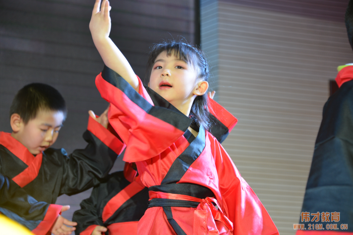 山西呂梁永寧偉才幼兒園:“慶元旦,迎新年”文藝匯演