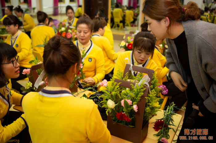 插花品鑒馥郁傳香——吉林延邊偉才幼兒園女神節花藝活動