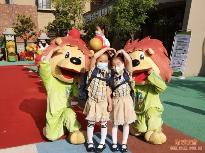 “歡迎神獸們回家!”——記河南平頂山藍灣新城偉才(國際)幼兒園開學第一天