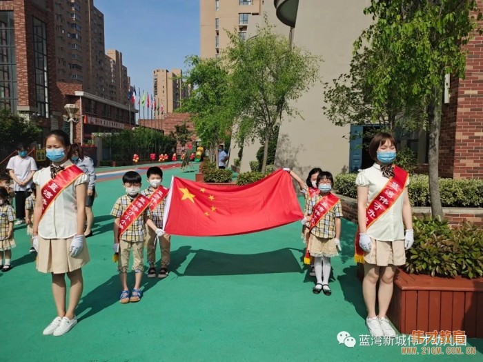 “歡迎神獸們回家!”——記河南平頂山藍灣新城偉才(國際)幼兒園開學第一天