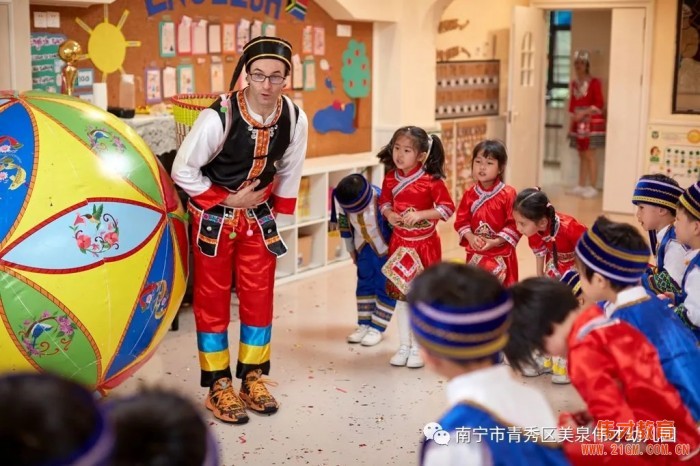 “壯鄉歌圩節,五彩三月三”——廣西南寧美泉偉才幼兒園