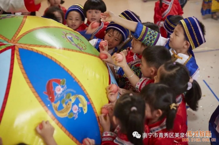 “壯鄉歌圩節,五彩三月三”——廣西南寧美泉偉才幼兒園