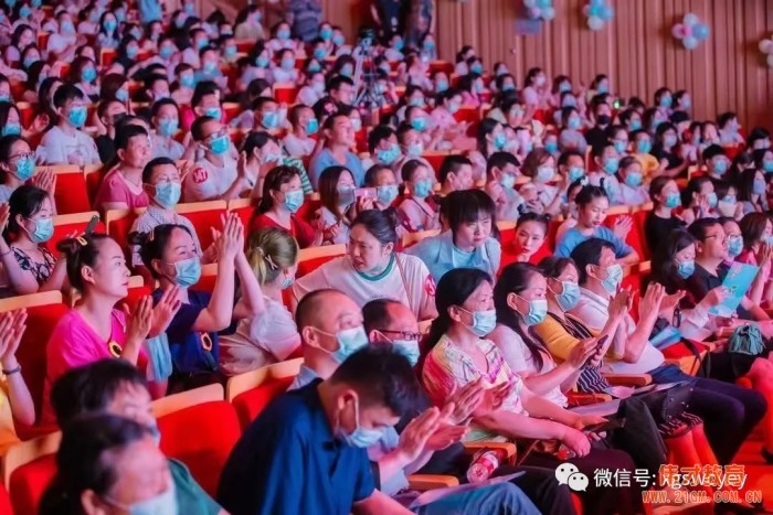 湖北孝感偉才幼兒園慶建黨100周年暨六一文藝匯演,榮登《孝感晚報》