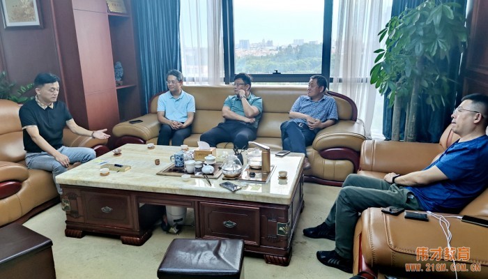 華南師范大學(xué)研究生院王健主任、學(xué)前教育系楊寧教授蒞臨偉才教育交流指導(dǎo)