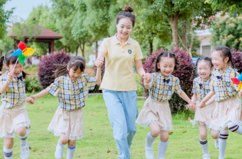 偉才幼兒園開學第一天，請接招！